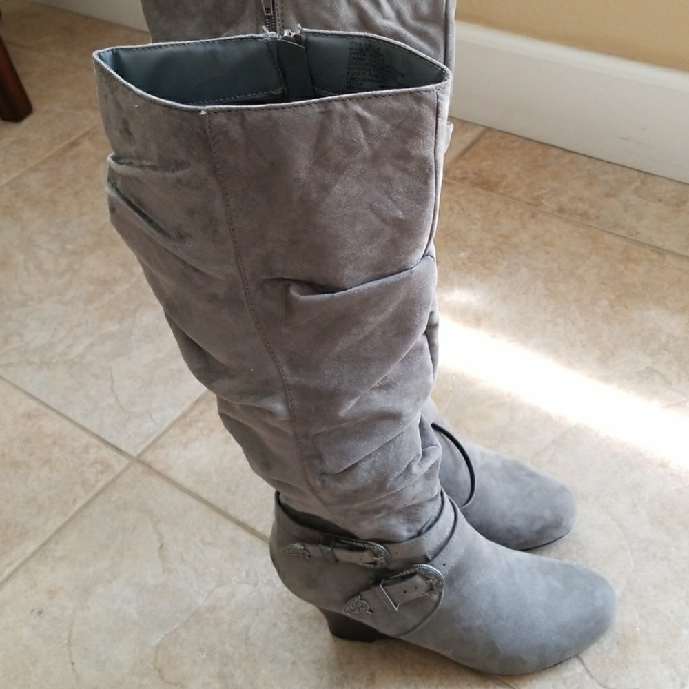 Womans Soho grey wedged boots size 8